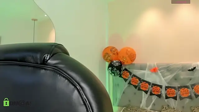 ASHLIE DIXON1 online show from 10/30/25, 08:31