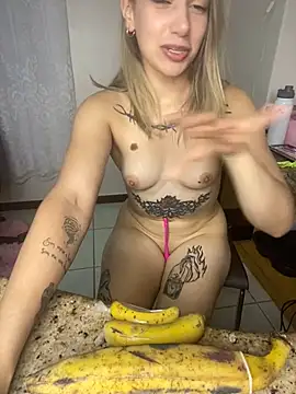 Snapshot of loira_messi chatting on 02/25/25, 05:04 loira messi online show from 02/25/25, 05:04