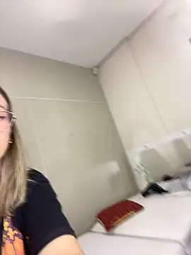 Snapshot of loira_messi chatting on 11/02/25, 02:47 loira messi online show from 11/02/25, 02:47