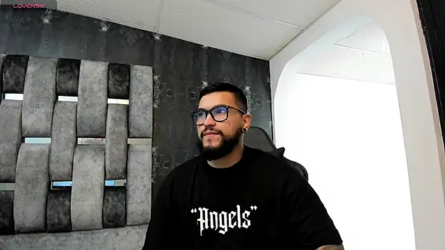 Chrys Harris01 online show from 12/31/24, 06:24