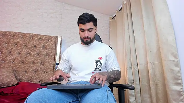 Chrys Harris01 online show from 03/18/25, 04:37