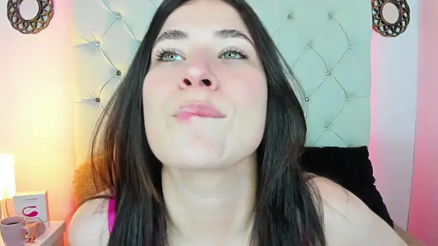 Snapshot of ValeryLovee chatting on 12/06/24, 08:37 ValeryLovee online show from 12/06/24, 08:37
