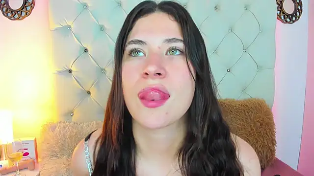 Snapshot of ValeryLovee chatting on 01/10/25, 10:06 ValeryLovee online show from 01/10/25, 10:06