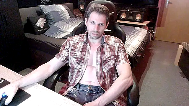 Snapshot of dreamwallker21 chatting on 07/27/26, 06:26 dreamwallker21 online show from 07/27/26, 06:26