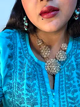 Ayesha mahi online show from 09/14/25, 08:35