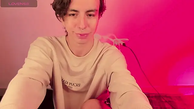 Snapshot of BrahmBelial_ chatting on 10/28/25, 01:03 BrahmBelial online show from 10/28/25, 01:03