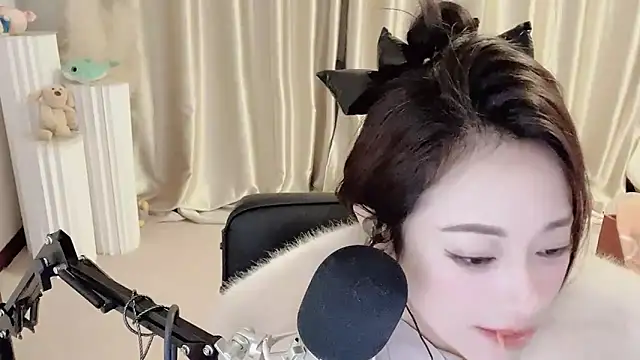 Daisy-77 online show from 01/03/25, 08:22