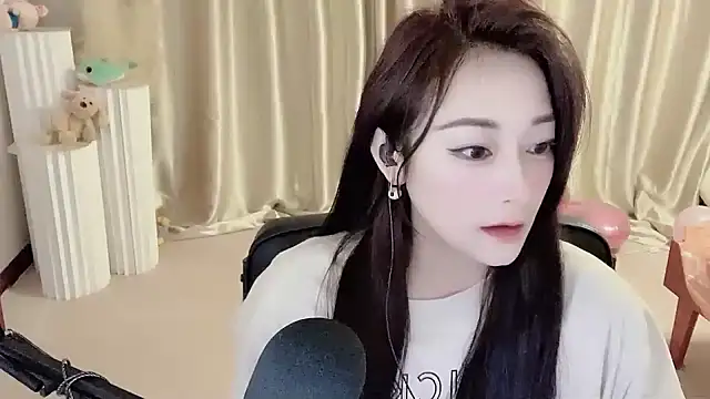 Daisy-77 online show from 01/13/25, 05:44