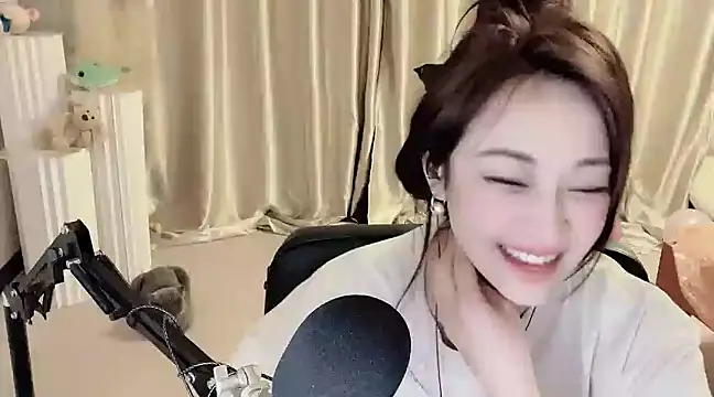 Daisy-77 online show from 01/13/25, 11:49