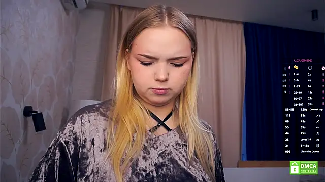 ZaraCreedon online show from 11/17/25, 05:02