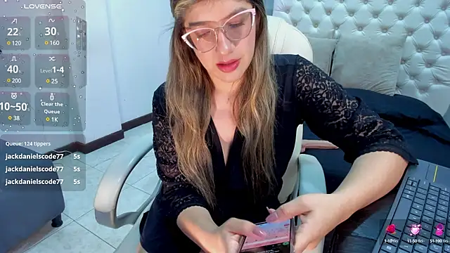 Snapshot of SEXMILLA_ chatting on 03/15/25, 08:48 SEXMILLA online show from 03/15/25, 08:48