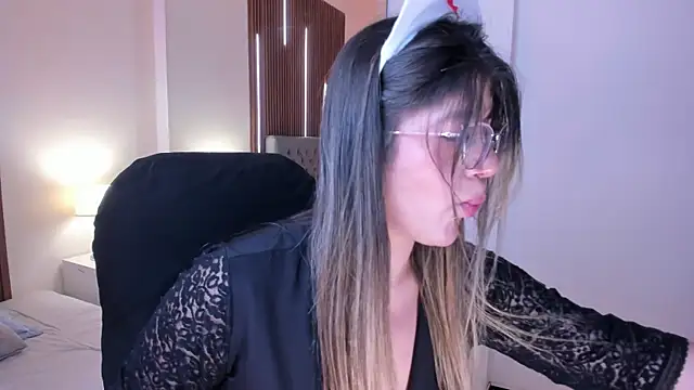 Snapshot of SEXMILLA_ chatting on 09/29/25, 04:45 SEXMILLA online show from 09/29/25, 04:45