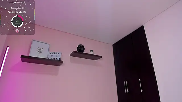 Snapshot of tifanyhills_ chatting on 10/17/25, 09:28 tifanyhills online show from 10/17/25, 09:28