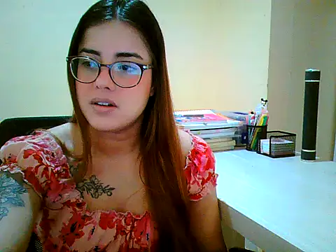 Snapshot of maliamiller chatting on 09/23/25, 12:08 maliamiller online show from 09/23/25, 12:08