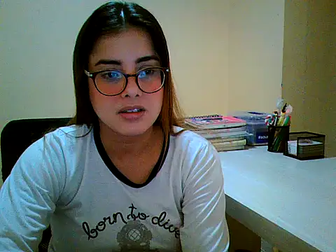 Snapshot of maliamiller chatting on 09/27/25, 03:06 maliamiller online show from 09/27/25, 03:06