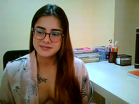 Snapshot of maliamiller chatting on 09/29/25, 04:28 maliamiller online show from 09/29/25, 04:28