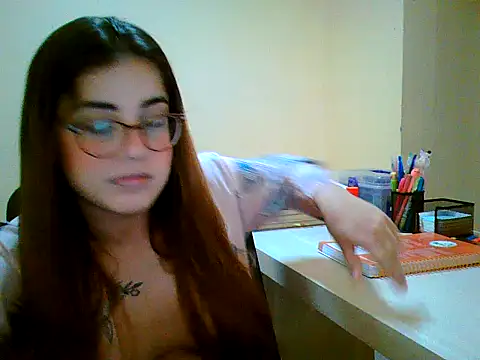 Snapshot of maliamiller chatting on 10/17/25, 06:32 maliamiller online show from 10/17/25, 06:32