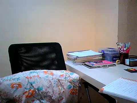 Snapshot of maliamiller chatting on 10/30/25, 06:15 maliamiller online show from 10/30/25, 06:15