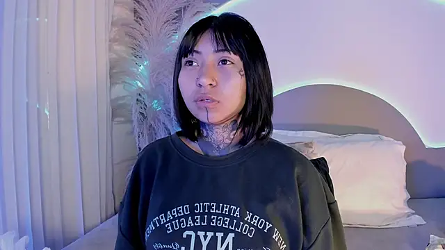 Snapshot of Evangeline_bell chatting on 09/27/25, 12:32 Evangeline bell online show from 09/27/25, 12:32