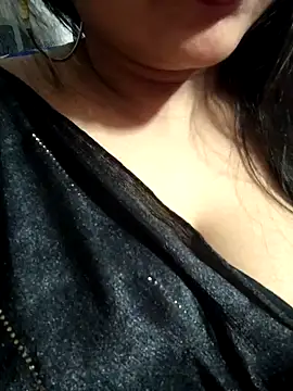 Jeenat  online show from 12/30/24, 10:12
