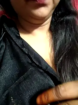 Jeenat  online show from 02/04/25, 10:55