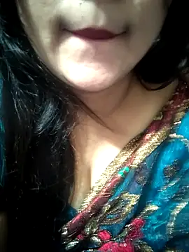 Jeenat  online show from 02/07/25, 08:31