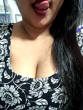 Jeenat  online show from 02/08/25, 01:44