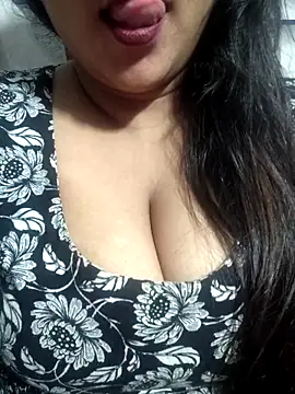 Jeenat  online show from 02/09/25, 09:49