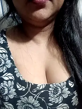 Jeenat  online show from 03/05/25, 07:06