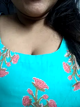Jeenat  online show from 03/07/25, 06:43