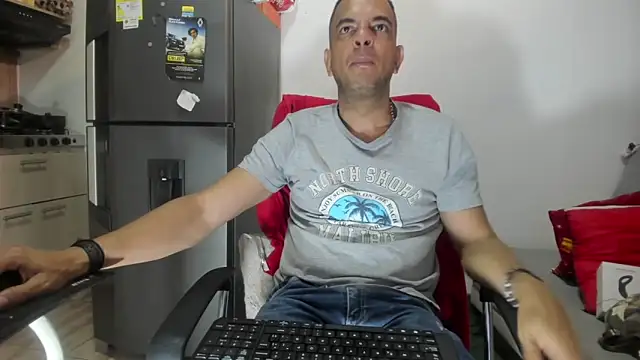 latinmartin73 online show from 12/28/24, 06:40