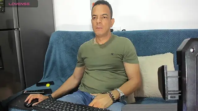latinmartin73 online show from 01/27/25, 01:48