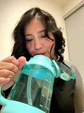 Snapshot of kittyfresita chatting on 10/12/25, 12:20 kittyfresita online show from 10/12/25, 12:20