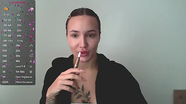 Snapshot of Stasia_Queen chatting on 12/02/24, 09:45 Stasia Queen online show from 12/02/24, 09:45