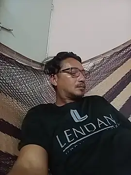 Snapshot of Andresguz35 chatting on 10/30/25, 03:41 Andresguz35 online show from 10/30/25, 03:41