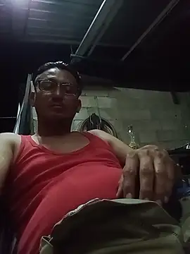 Snapshot of Andresguz35 chatting on 11/09/25, 04:00 Andresguz35 online show from 11/09/25, 04:00