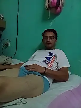 Snapshot of Andresguz35 chatting on 11/11/25, 06:24 Andresguz35 online show from 11/11/25, 06:24