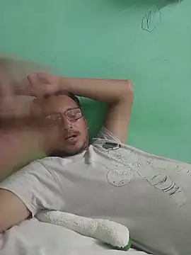 Snapshot of Andresguz35 chatting on 11/17/25, 03:12 Andresguz35 online show from 11/17/25, 03:12