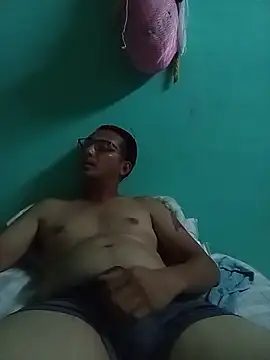 Snapshot of Andresguz35 chatting on 12/02/25, 05:02 Andresguz35 online show from 12/02/25, 05:02