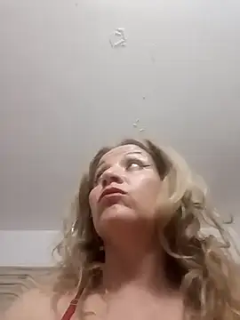 Snapshot of Fenix_528 chatting on 09/27/25, 04:01 Fenix 528 online show from 09/27/25, 04:01