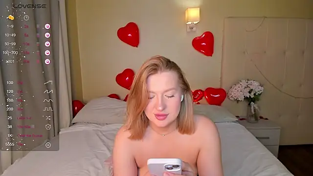 Snapshot of Emma__Leee chatting on 02/16/25, 04:09 Emma Leee online show from 02/16/25, 04:09