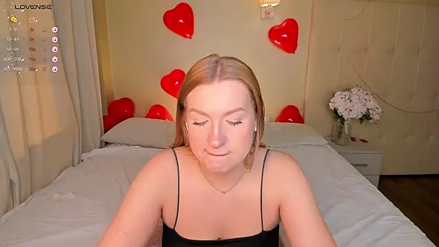 Snapshot of Emma__Leee chatting on 02/18/25, 04:04 Emma Leee online show from 02/18/25, 04:04
