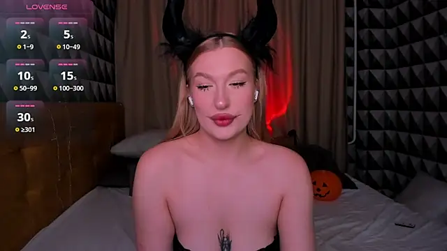 Emma  Leee online show from 10/31/25, 12:55