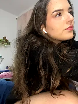 Snapshot of tatianaAlvarez1 chatting on 09/24/25, 10:35 tatianaAlvarez1 online show from 09/24/25, 10:35