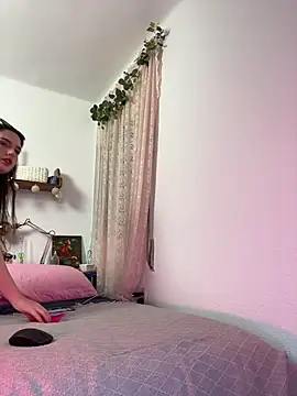 Snapshot of tatianaAlvarez1 chatting on 12/04/25, 10:46 tatianaAlvarez1 online show from 12/04/25, 10:46