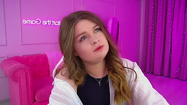 Snapshot of CrystalLyons chatting on 10/05/25, 06:06 CrystalLyons online show from 10/05/25, 06:06