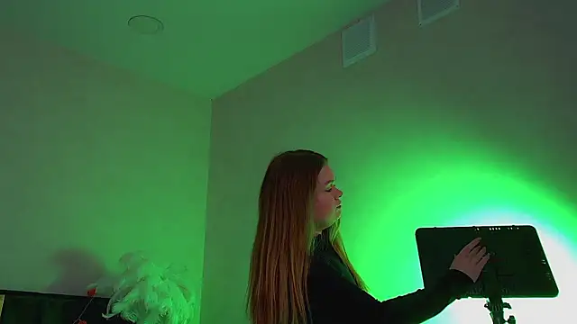 Snapshot of CrystalLyons chatting on 11/01/25, 06:04 CrystalLyons online show from 11/01/25, 06:04