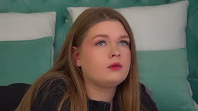 Snapshot of CrystalLyons chatting on 11/28/25, 06:05 CrystalLyons online show from 11/28/25, 06:05