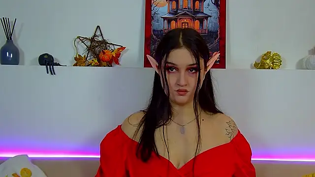 Snapshot of ChristinaMilton chatting on 10/31/25, 06:31 ChristinaMilton online show from 10/31/25, 06:31