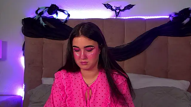 Snapshot of ChristinaMilton chatting on 11/01/25, 06:10 ChristinaMilton online show from 11/01/25, 06:10